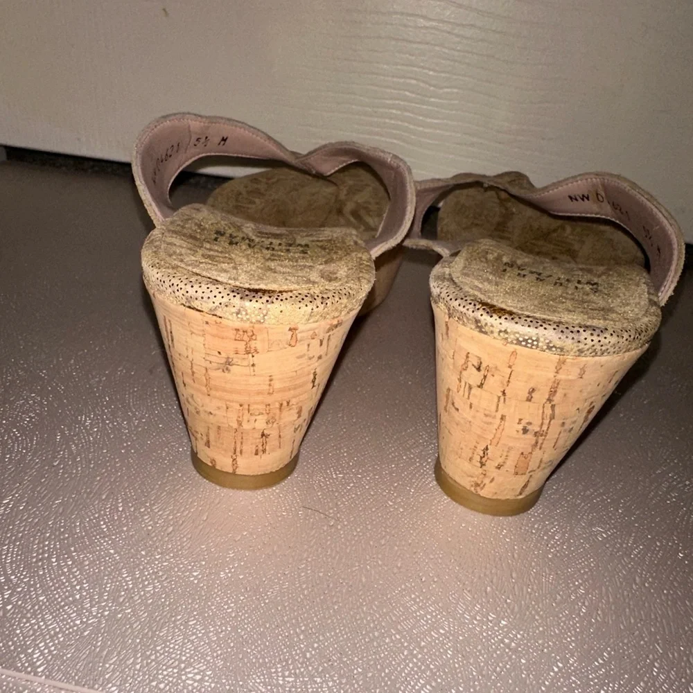 Stuart Weitzman nwot glue